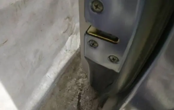 Mitsubishi Grandis Front door lock