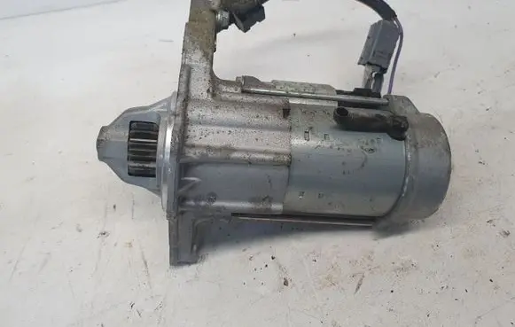 Toyota Yaris Starter motor 281000Y110