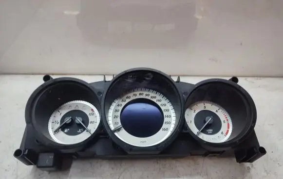 Mercedes-Benz CLS C218 X218 Speedometer (instrument cluster) A2189005503