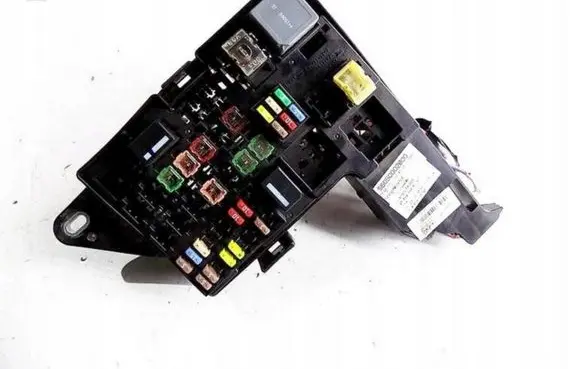 Jaguar XF X250 Fuse module 9664984480