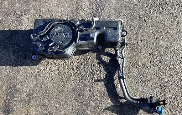 Land Rover Evoque II AdBlue liquid reservoir M8D25J228AA