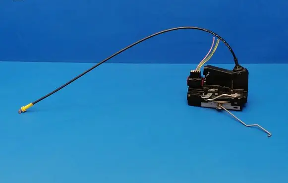 Opel Vivaro Front door lock 91166229 8200008261