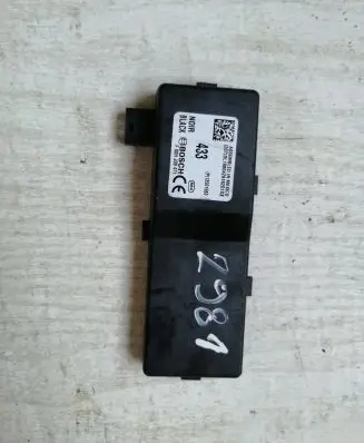 Opel Insignia A Door central lock control unit/module 13501980