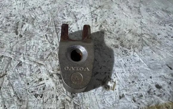 Volvo V40 Fuel Injector clamp holder