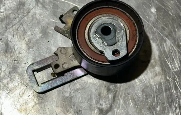 Peugeot 308 Timing belt/chain tensioner 9813899080