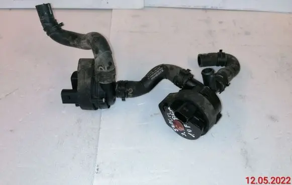 Mercedes-Benz S W221 Engine coolant pipe/hose A2215014084