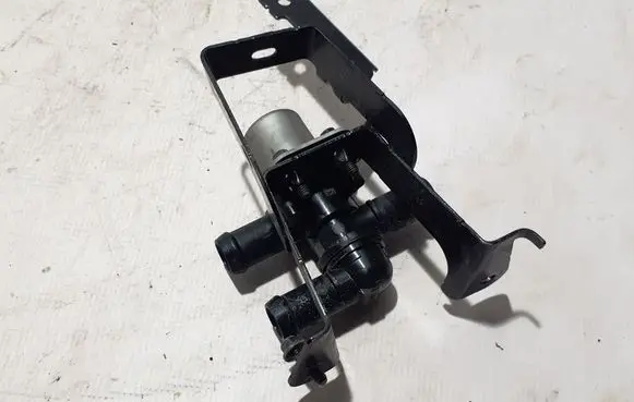 Volvo C40 Coolant heater control valve 31684222