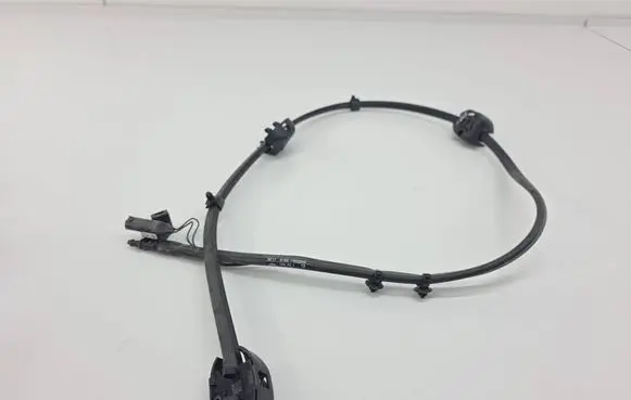 BMW 1 F40 Windshield washer spray nozzle 7453968