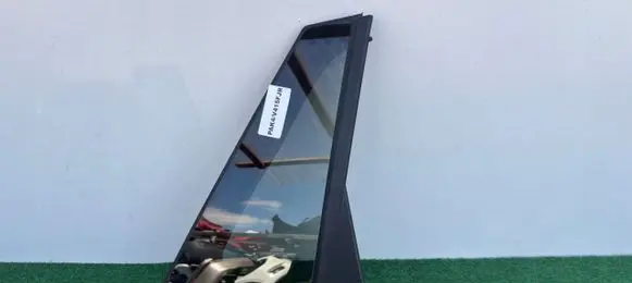 Audi Q2 - Sliding door window/glass 81A845214C