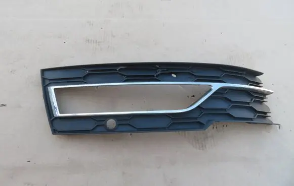 Skoda Octavia Mk3 (5E) Front fog light trim/grill 5E3807681