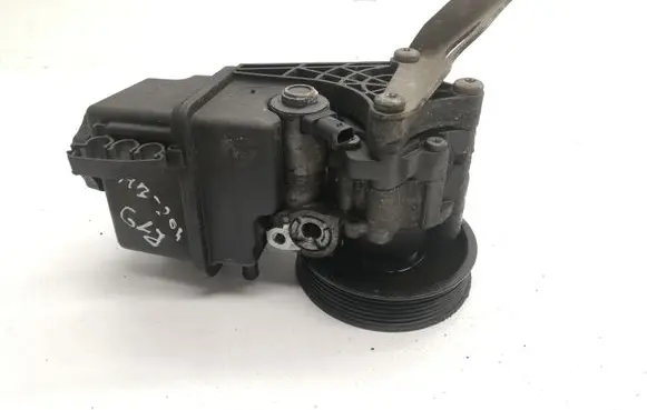 Mercedes-Benz C W204 Power steering pump A0064661501