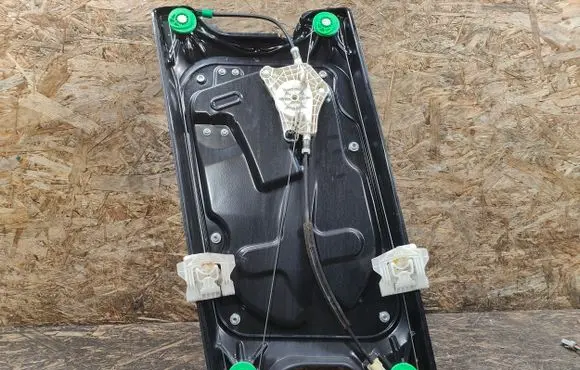 Land Rover Discovery 4 - LR4 Front window lifting mechanism without motor D2R5A