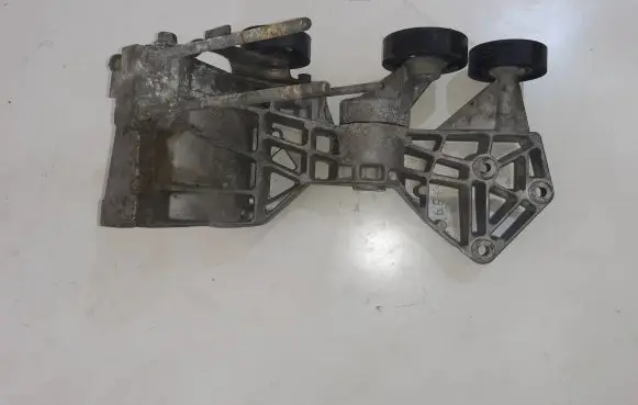 Mercedes-Benz B W245 Generator/alternator bracket A6402021040