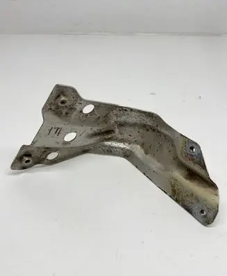 Volkswagen Eos Fender mounting bracket 1Q0821135
