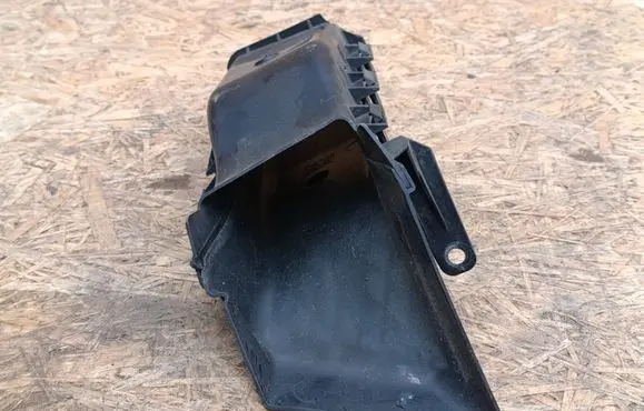 BMW 3 E90 E91 Air intake duct part 7121569 74850610