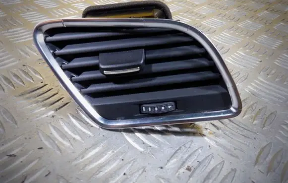 Audi Q3 8U Dashboard side air vent grill/cover trim 8U1820902C