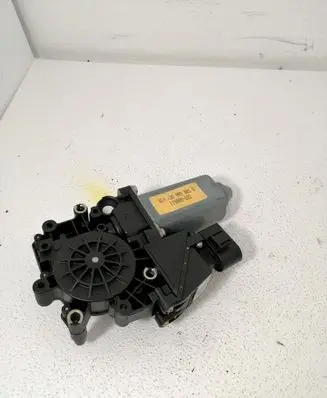 Audi A8 S8 D2 4D Front door window regulator motor 4D0959801E