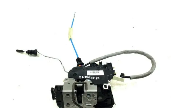 Mercedes-Benz CLA C117 X117 W117 Front door lock A1667200735