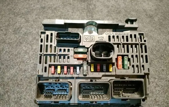 Fiat Scudo Fuse module 9656086580 S118983006 BSML0600