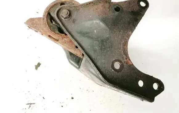Volvo S40, V40 Engine mounting bracket