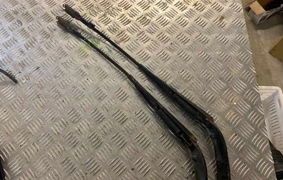 Mercedes-Benz Sprinter W906 Front wiper blade arm