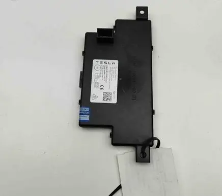 Tesla Model 3 Door central lock control unit/module 2AEIM1089774 110024100E