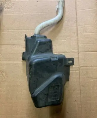 Chevrolet Orlando Windshield washer fluid reservoir/tank 13260590 545195844