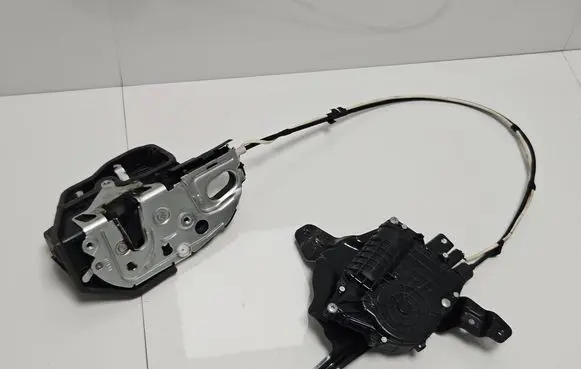 BMW 5 GT F07 Rear door soft close latching motor 4131310200 7149447 08E13