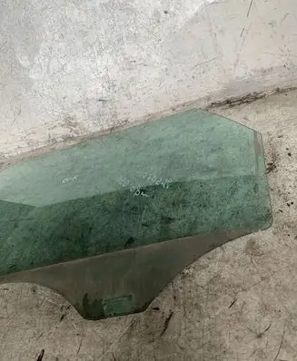 Volvo V50 Rear door window glass