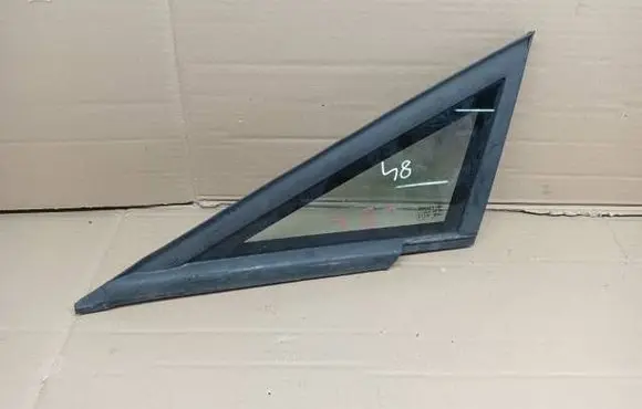 Seat Leon (1P) Front triangle window/glass 1P0845411