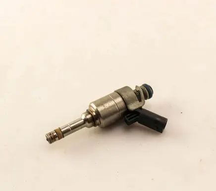 Audi A4 S4 B8 8K Fuel injector 06H906036F
