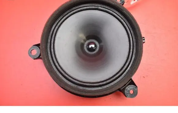 Toyota Yaris Subwoofer speaker 86160-0D450