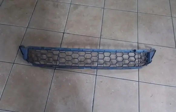 Volvo V60 Front bumper lower grill 31383148