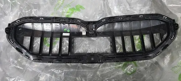 BMW 5 G60 Front bumper upper radiator grill 8084683