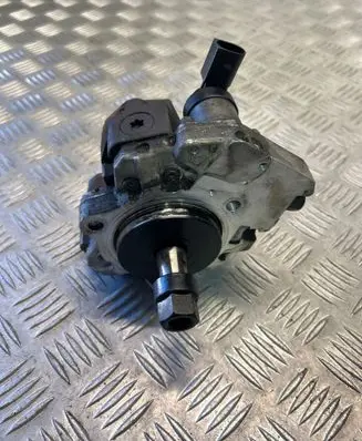BMW 5 E60 E61 Fuel injection high pressure pump 7798333 0445010146