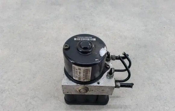 Ford Focus ABS Pump 3M512C405HB