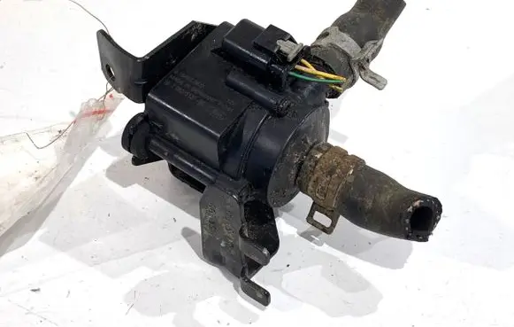 Ford Ecosport Oil filter mounting bracket GN118K577AA