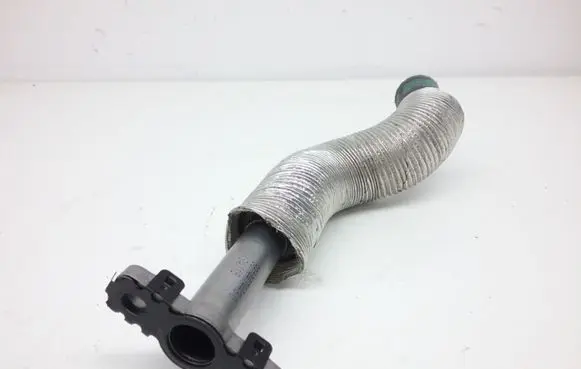 Coolant pipe/hose