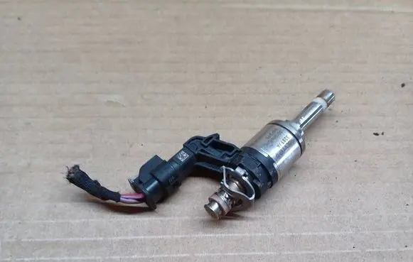 Skoda Scala Fuel injector 04E906036AT