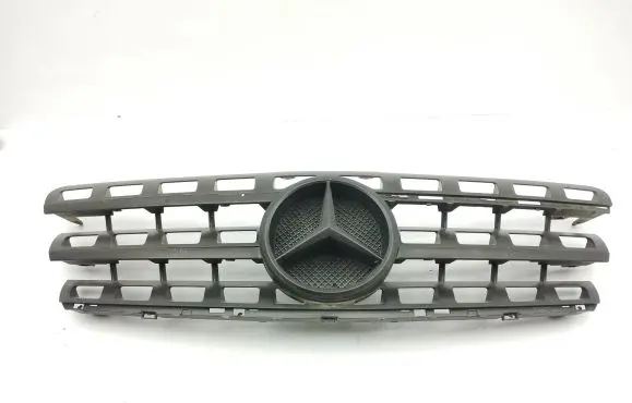 Mercedes-Benz ML W164 Front bumper upper radiator grill