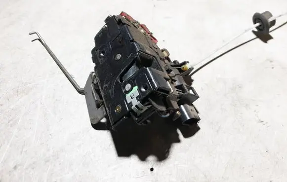 Audi A4 S4 B6 8E 8H Front door lock 8E2837015C