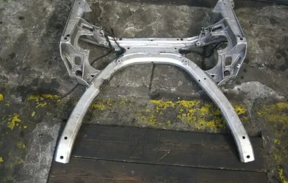BMW 5 E60 E61 Front subframe 6759461 6759462