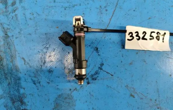 Mazda 6 Fuel injector L50113250