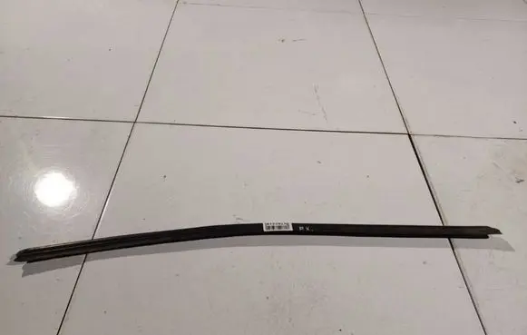 Volvo S70 V70 V70 XC Front door glass trim molding 