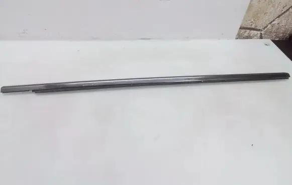 Mercedes-Benz E W210 Rear side glass trim 