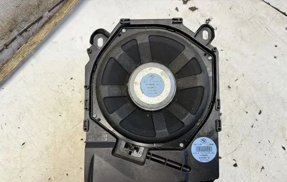 BMW X1 E84 Subwoofer speaker 61928910