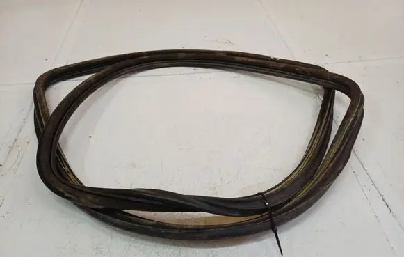 Volkswagen PASSAT B4 Rubber seal rear door 