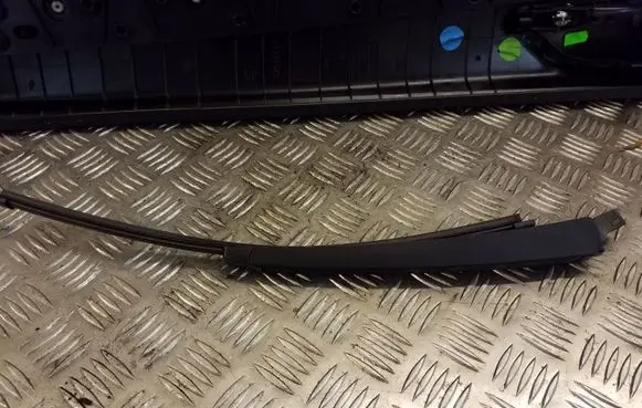 Skoda Octavia Mk2 (1Z) Rear wiper blade arm