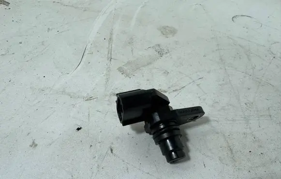 KIA Carens II Camshaft vanos timing valve 3935026000