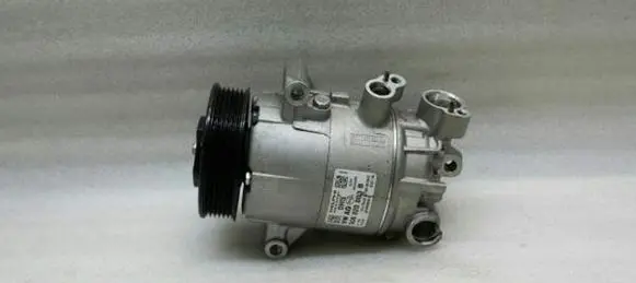 Volkswagen Golf VII Air conditioning (A/C) compressor (pump) 5Q0820803B